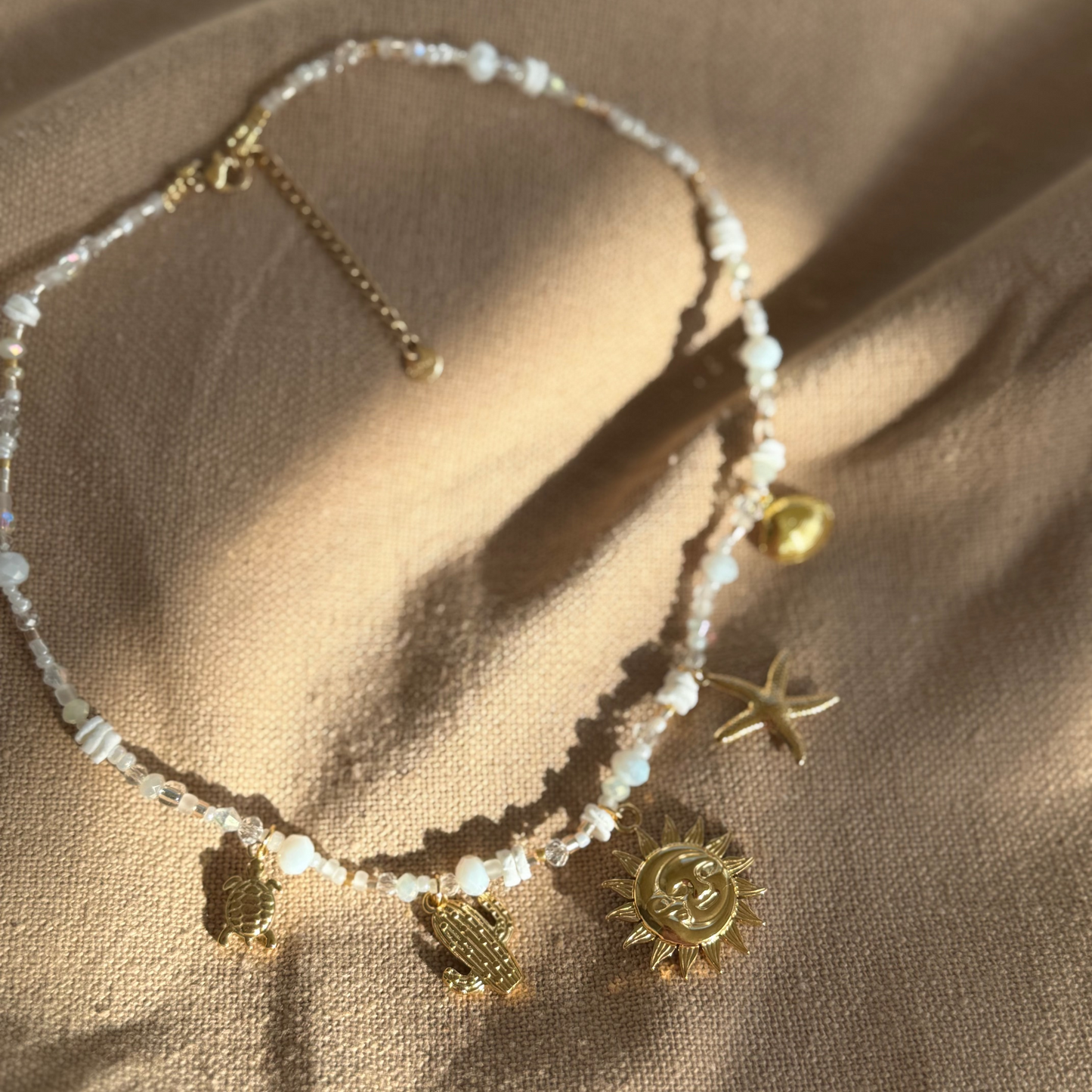 Collier Whitehaven Doré