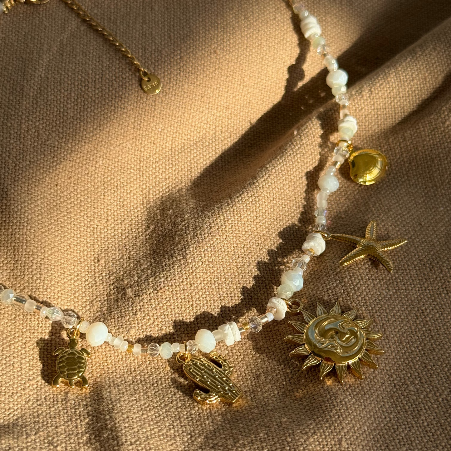 Collier Whitehaven Doré